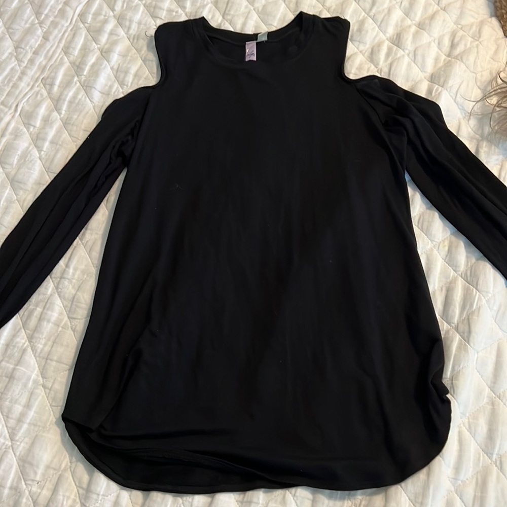 Black cold shoulder stretch top